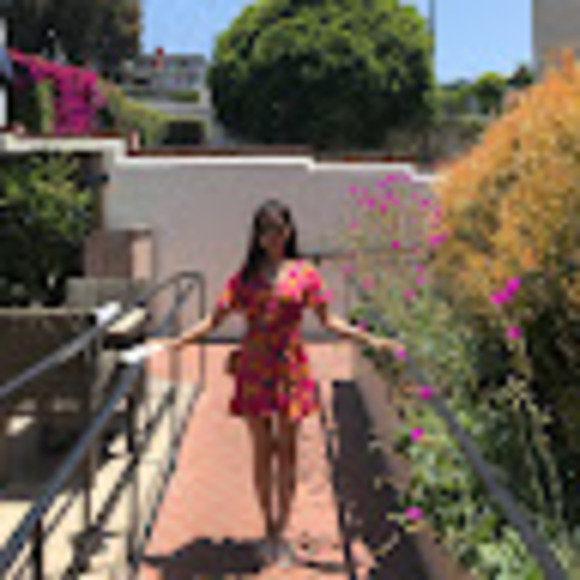 Meet your Posher, Emily - Picture 1 of 1